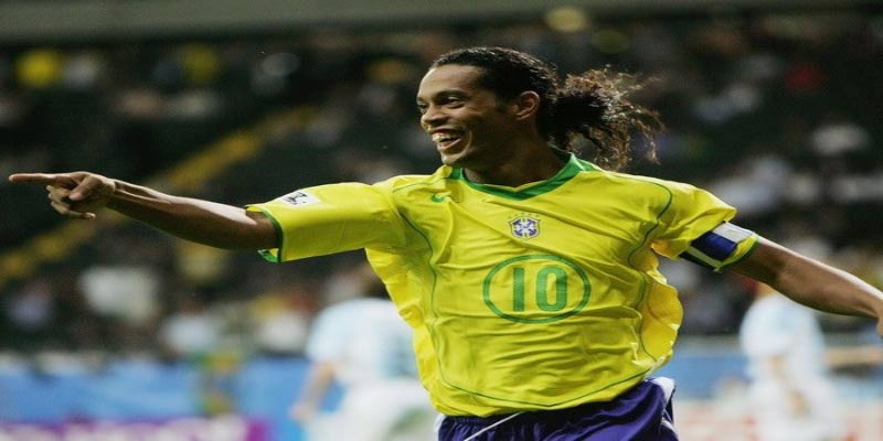 Discover the Magic Behind Ronaldinho's Unforgettable Football Journey